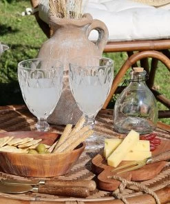 Chic Antique Wine Glass Diamond Design